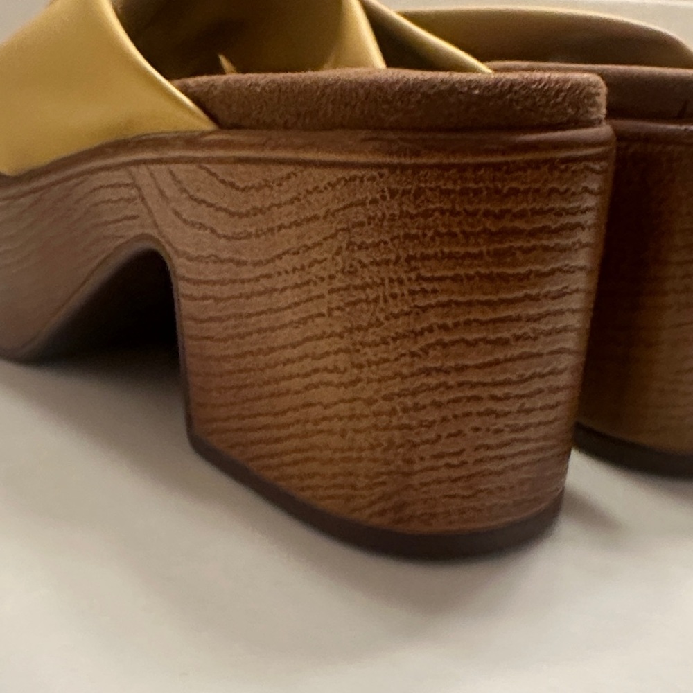 White Mountain Mustard Knot Sandals - Picture 4 of 4